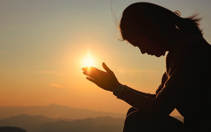 woman praying